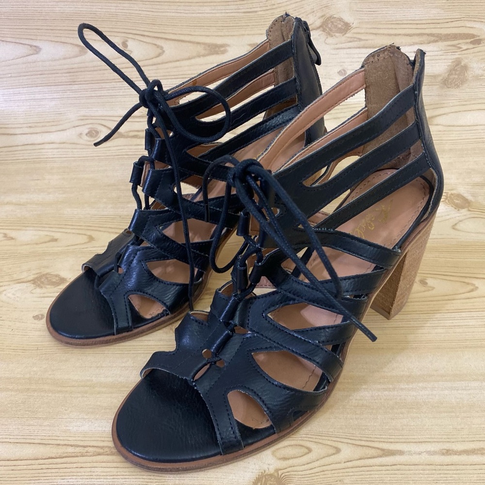 Rebels Black Open Toe Strappy Block Heel Sandals Womens Shoes Size 7